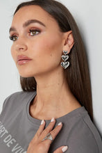 Afbeelding in Gallery-weergave laden, Triple Heart Earrings Silver
