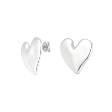 Afbeelding in Gallery-weergave laden, Love First Earrings Silver
